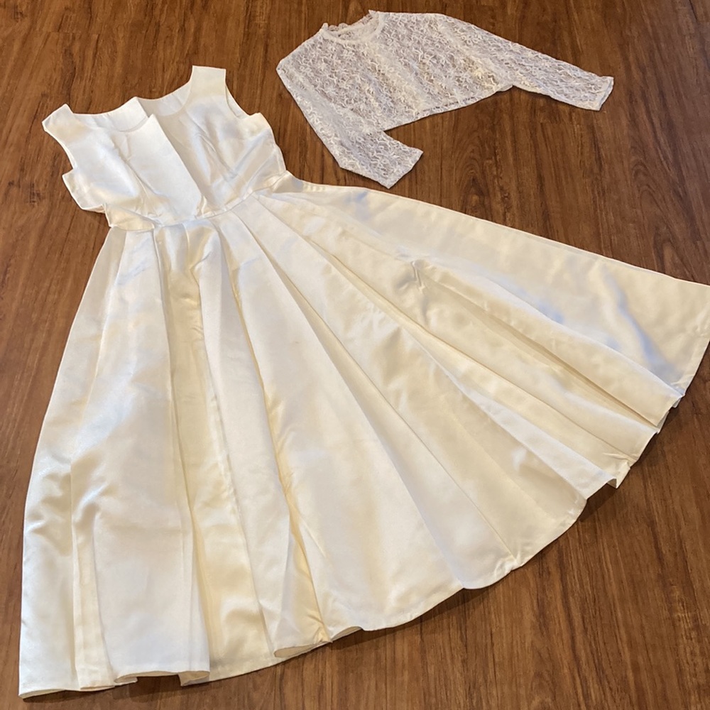 Beautiful Handmade 1960’s Wedding gown. Mint condition. Worn 1 time.